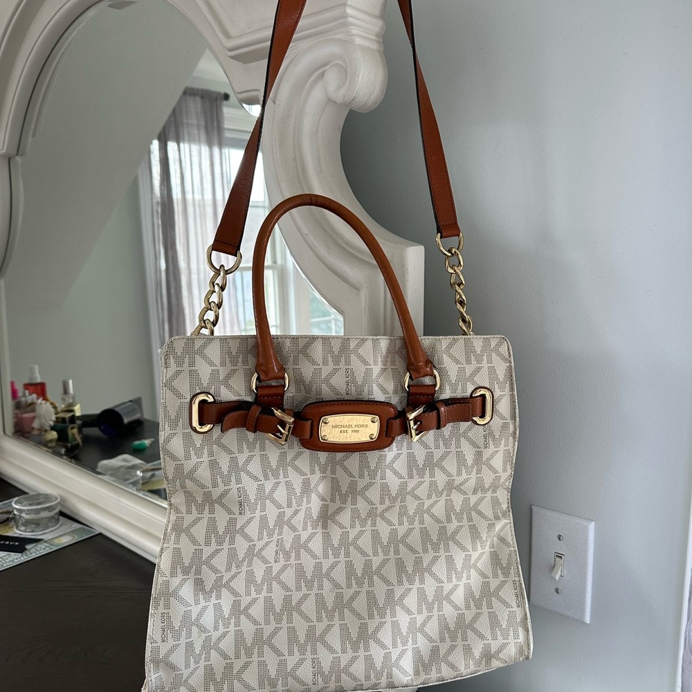 Michael Kors stunning bag and matching wallet.